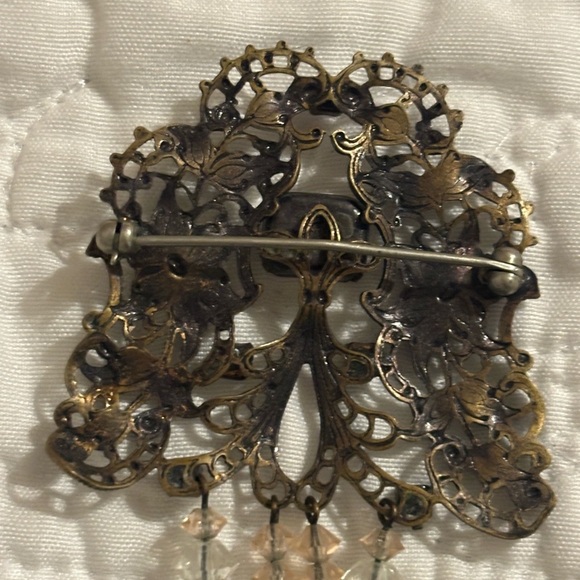 Vintage Brooch with waterfall Crystal Accents - Picture 3 of 5